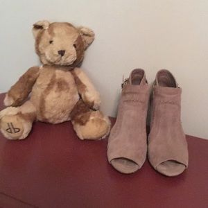 Vince Camuto block heel shootie